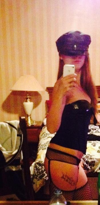 , 24  female escort, Brantford