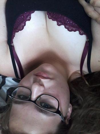 , 18  female escort, Brantford