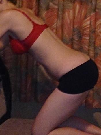 , 21  female escort, Brantford