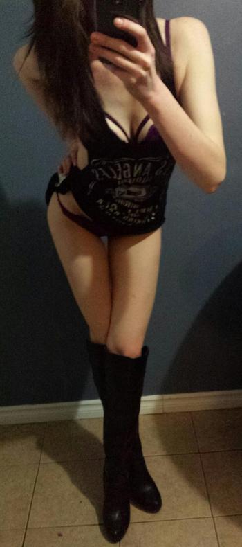 , 20  female escort, Brantford