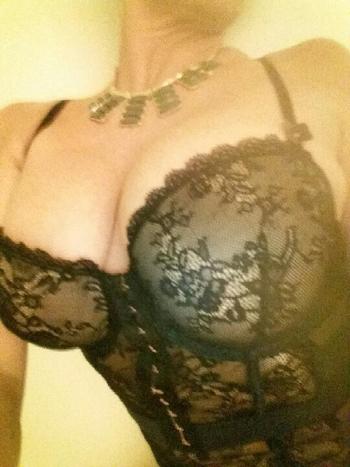 , 38  female escort, Brantford